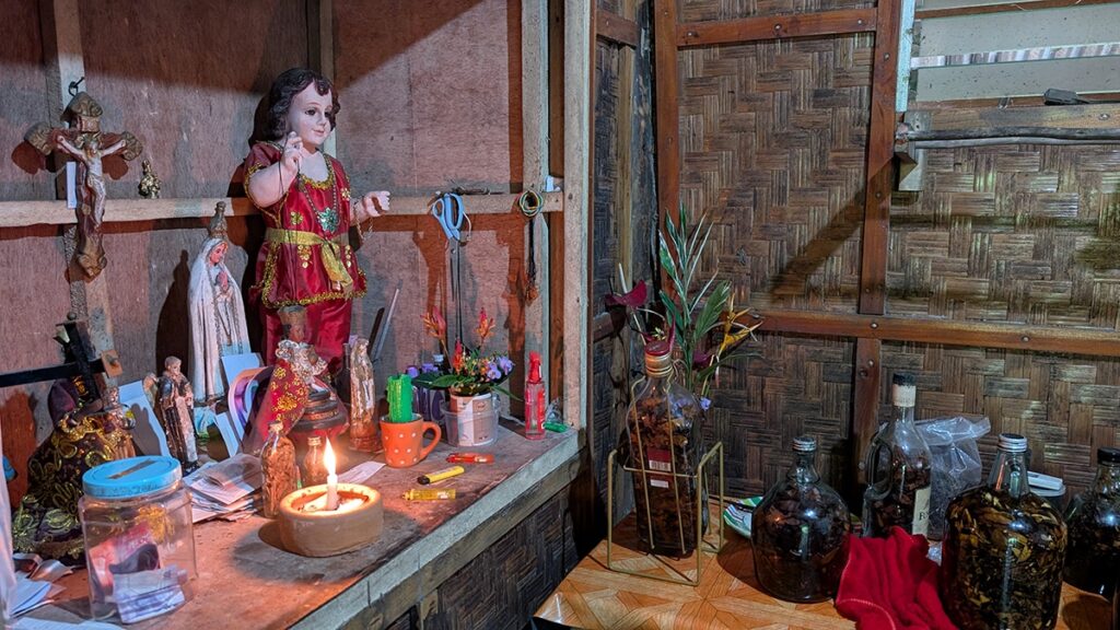 Casa hilots en Siquijor curandera pocimas