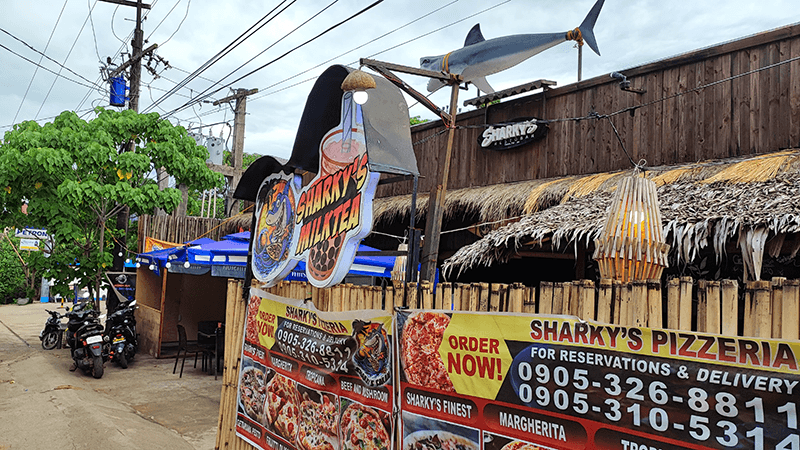 Sharky´s restobar donde comer en Coron